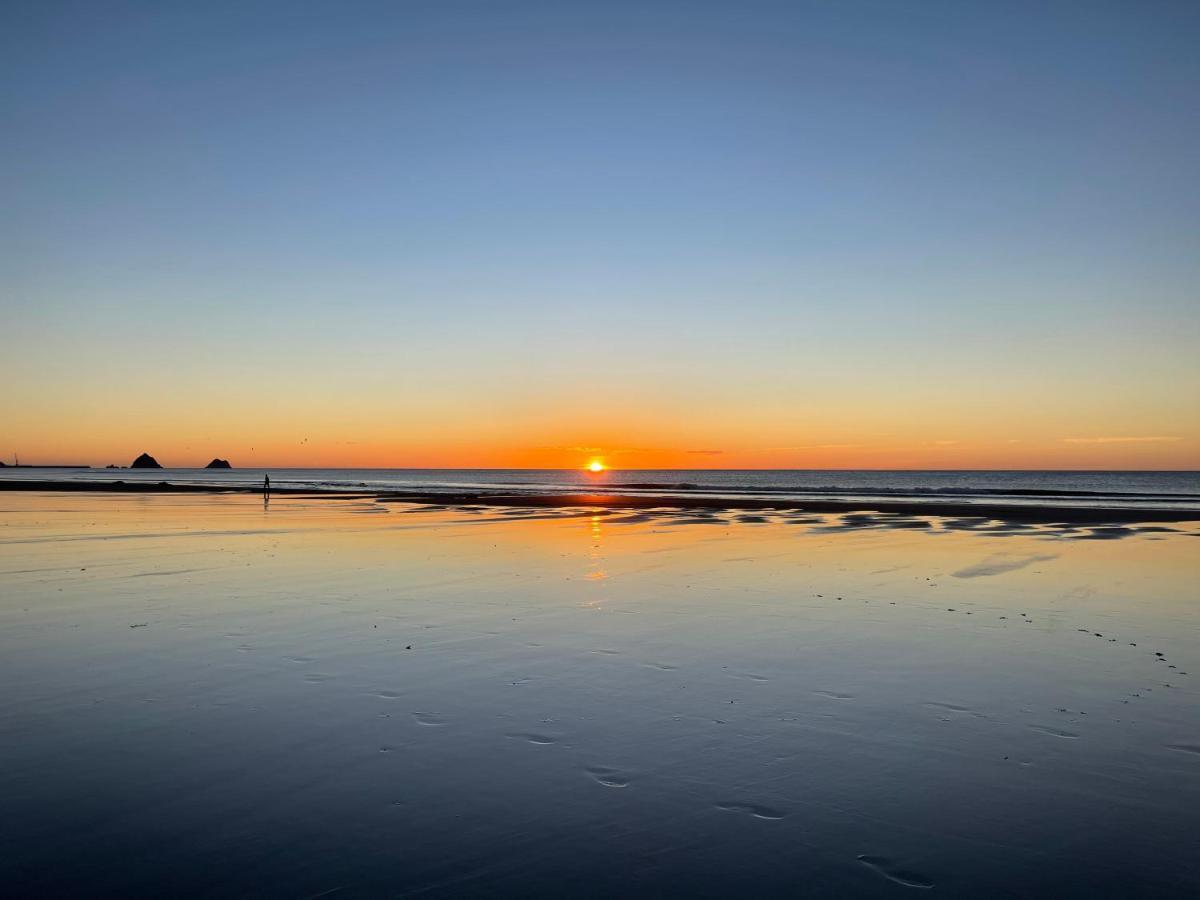 Ocean Front East End Beach House New Plymouth Bagian luar foto