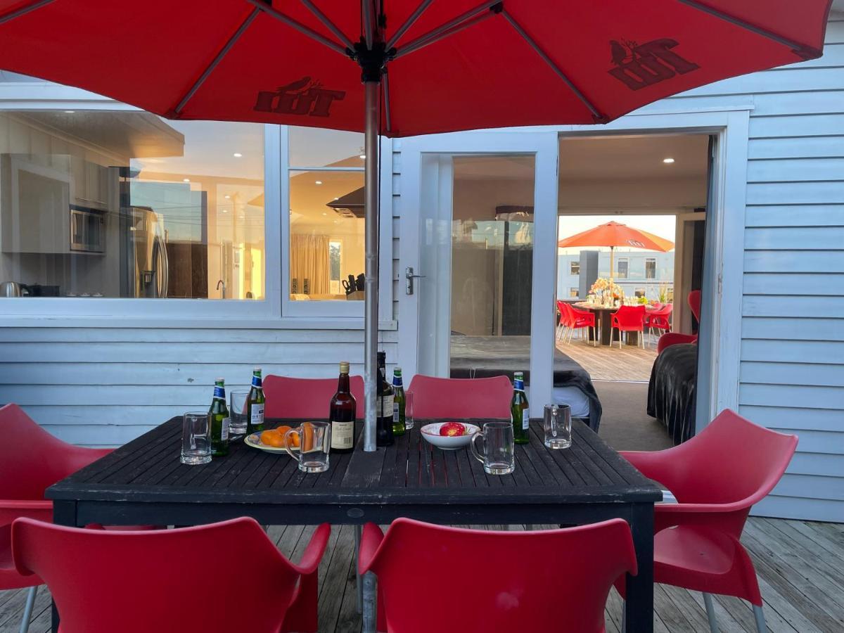 Ocean Front East End Beach House New Plymouth Bagian luar foto