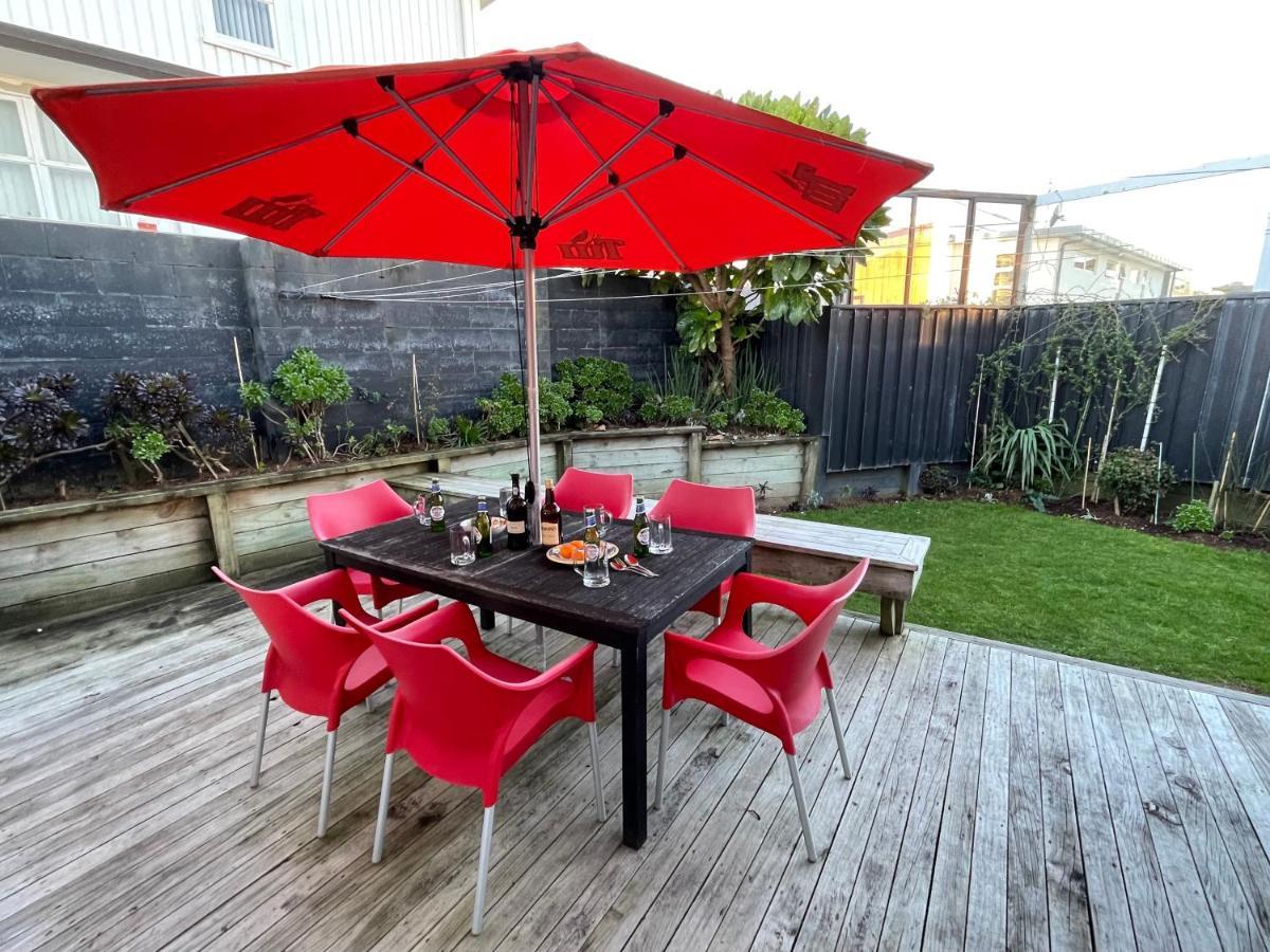 Ocean Front East End Beach House New Plymouth Bagian luar foto