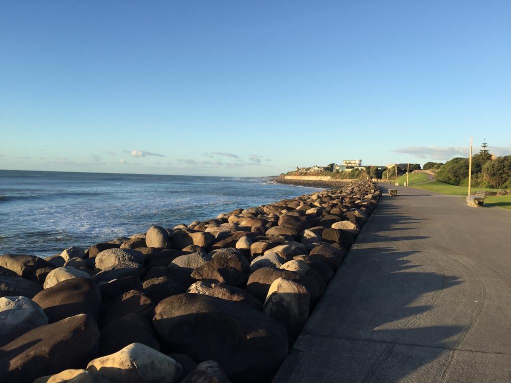 Ocean Front East End Beach House New Plymouth Bagian luar foto